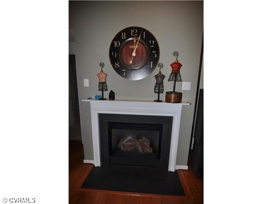 Den/Family/Great Room - Fireplace