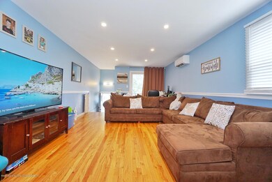 32 Austin Ave, Staten Island, NY 10305 - photo 4