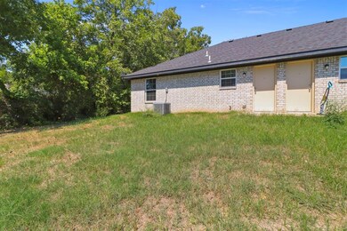 1001 W 9th St unit B, Bonham, TX 75418 - photo 4