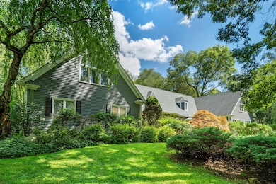 212 Fence Row Dr, Fairfield, CT 06824 - photo 2