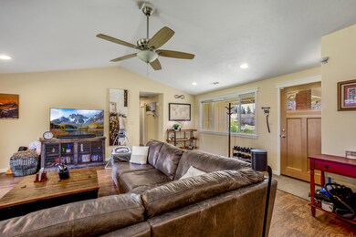 607 Edwina Ave, Central Point, OR 97502 - photo 5