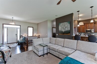 2226 Hallbrook St SW, Cedar Rapids, IA 52404 - photo 5