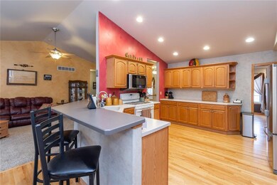 1823 Aaron Dr NW, Cedar Rapids, IA 52405 - photo 5