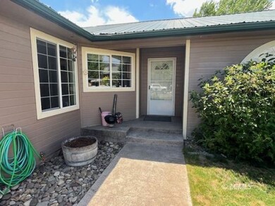 229 Birch St, Lakeview, OR 97630 - photo 2