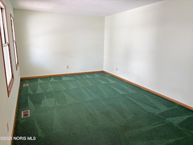 13124 Devils Hole Rd, Bowling Green, OH 43402 - photo 3