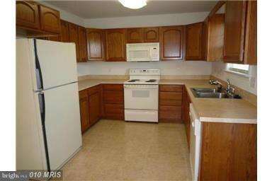 9945 Winchester Ave, Bunker Hill, WV 25413 - photo 3