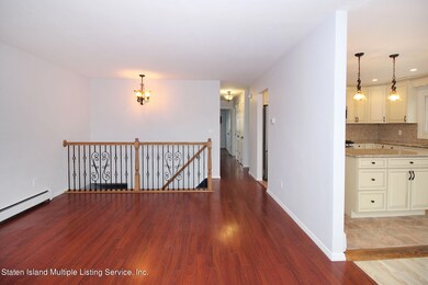 207 Willow Rd E, Staten Island, NY 10314 - photo 7