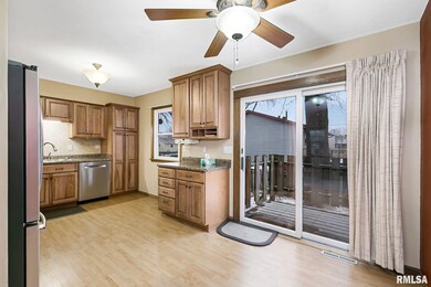 2109 W 66th St, Davenport, IA 52806 - photo 6