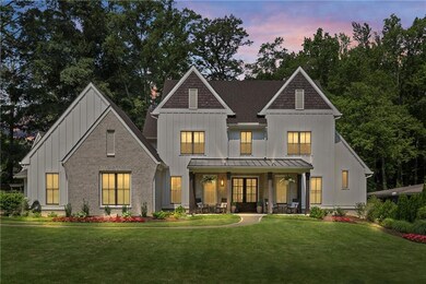 Conveniently located less than a mile from the shops & restaurants downtown, this location can't be beat!