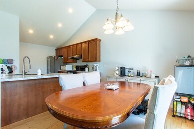 3024 27th St SW, Cedar Rapids, IA 52404 - photo 7