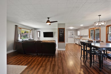 1732 S Craftsman Dr, New Berlin, WI 53146 - photo 4