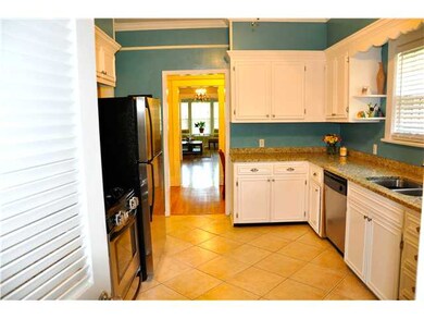 You will love this fabulous Kitchen featuring gran