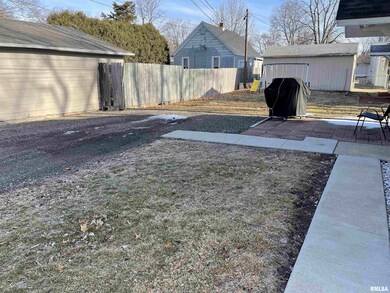 309 S Ladue St, Lincoln, IL 62656 - photo 4