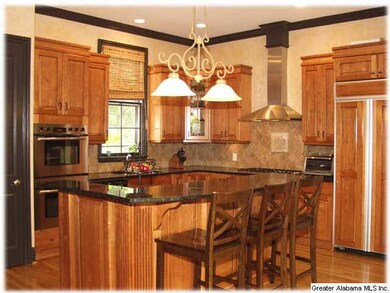 High end kitchen fit with built-in kitchen aide fr