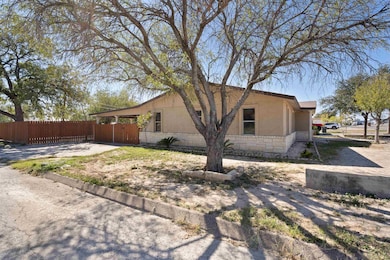 609 E 14th St, Del Rio, TX 78840 - photo 5