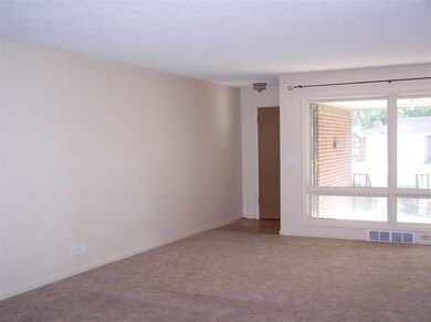 w/Large Picture Window