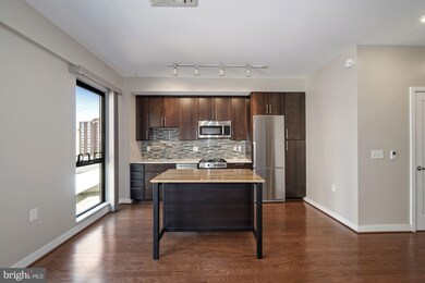 Octave 1320 unit 710, Silver Spring, MD 20910 - photo 2