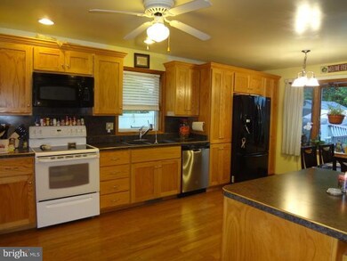 1292 Mallard Dr W, Chambersburg, PA 17202 - photo 5