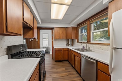 813 E Jefferson Ave, La Porte, IN 46350 - photo 7