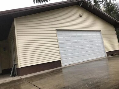 32 X 40 ATTACHED GARAGE