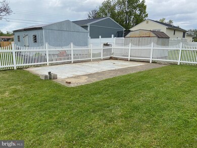 2127 Maple Rd, Sparrows Point, MD 21219 - photo 4