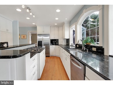 2009 Regency Dr, Reading, PA 19610 - photo 7