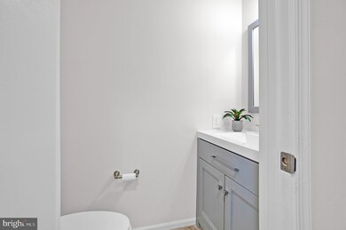 7207 Stover Dr, Alexandria, VA 22306 - photo 3