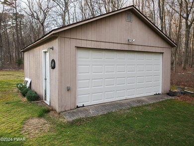 133 Lake View Cir, Hawley, PA 18428 - photo 4