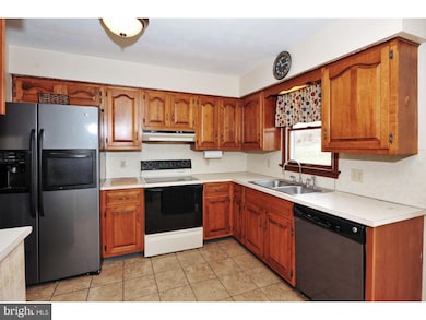 122 Meadow Ln, Bechtelsville, PA 19505 - photo 6