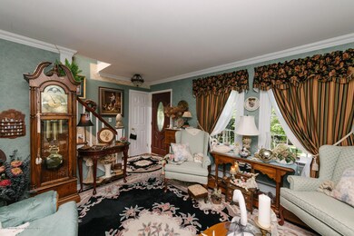 207 Riveredge livingroom