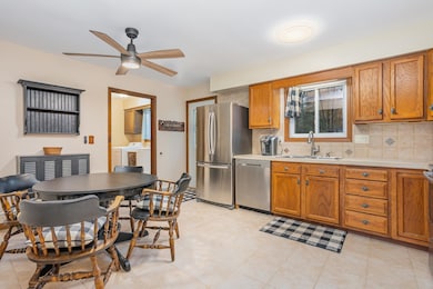 205 Maple View Ct, Hemlock, MI 48626 - photo 7