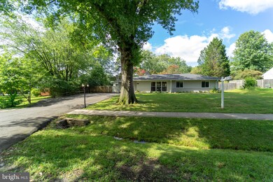 6714 Valley Brook Dr, Falls Church, VA 22042 - photo 2