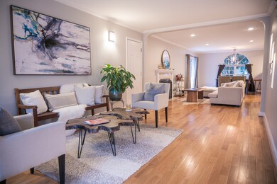 529 Kipling Ct, Wheaton, IL 60187 - photo 2