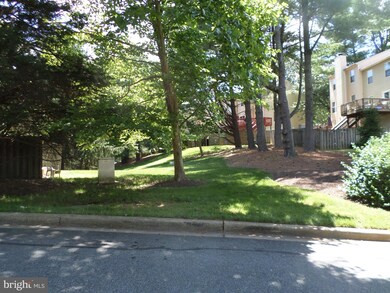 18727 Winding Creek Place, Germantown, MD 20874 - photo 5