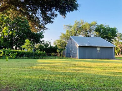 102 W Cypress St, Cushing, OK 74023 - photo 7
