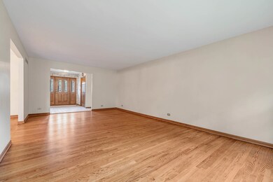 130 E Thompson Dr, Wheaton, IL 60189 - photo 3