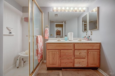 3904 Columbard Ln, Cincinnati, OH 45255 - photo 6