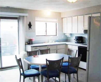 275 North End Blvd unit B3, Salisbury, MA 01952 - photo 4