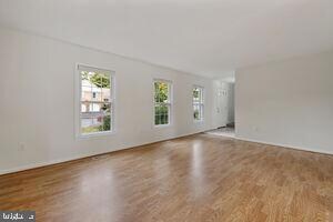 20321 Pleasant Ridge Dr, Montgomery Village, MD 20886 - photo 2