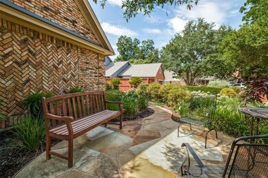 2706 Lawtherwood Ct, Dallas, TX 75214 - photo 3