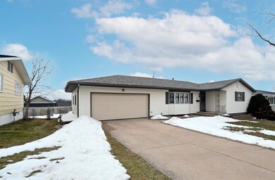 200 32nd St NW, Cedar Rapids, IA 52405 - photo 4