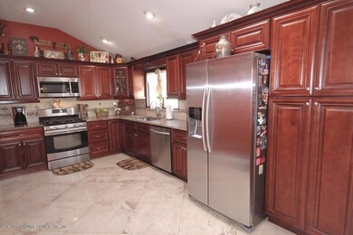 95 Cotter Ave, Staten Island, NY 10306 - photo 2