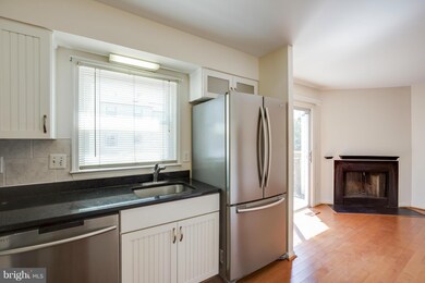 3057 Hickory Grove Ct, Fairfax, VA 22031 - photo 5