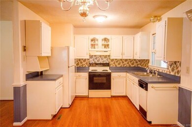 145 Victoria Dr, Statesville, NC 28625 - photo 7