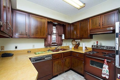 2950 E Oak Park Ave, Des Moines, IA 50317 - photo 5