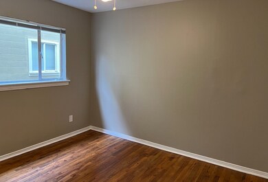 Secondary bedroom.