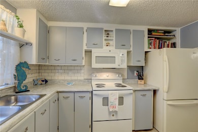 711 Amaryllis Dr, Sebastian, FL 32976 - photo 5