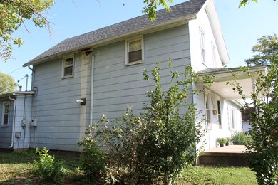 213 N Peoria St, Gilman, IL 60938 - photo 4