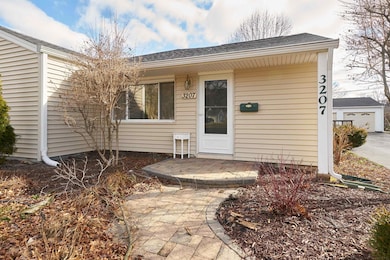 3207 Westenedge Dr, Columbus, IN 47203 - photo 2