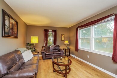 007-Living_Room-2110345-small